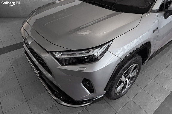 Toyota RAV4 12 of 25