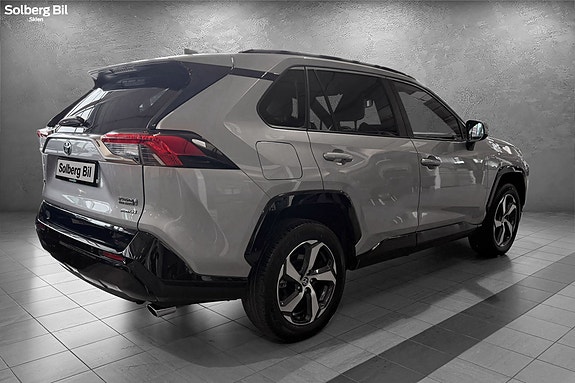 Toyota RAV4 4 of 25