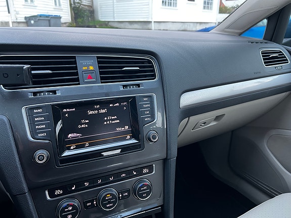 Volkswagen e-Golf VII 14 of 18