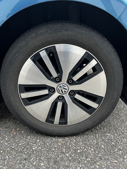 Volkswagen e-Golf VII 9 of 18