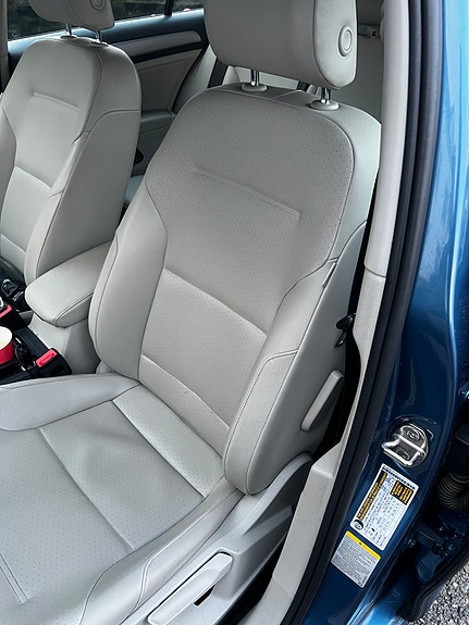 Volkswagen e-Golf VII 12 of 18