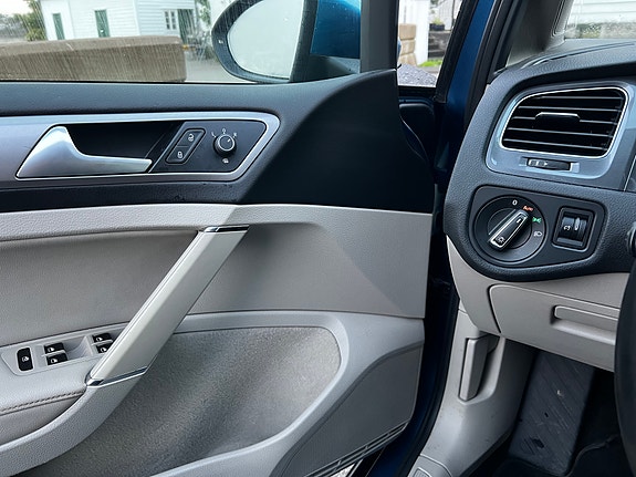 Volkswagen e-Golf VII 13 of 18