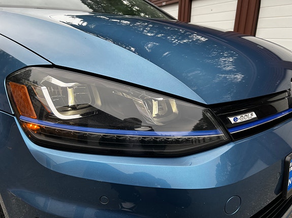 Volkswagen e-Golf VII 2 of 18