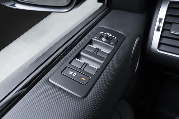 Land Rover Discovery 24 of 30