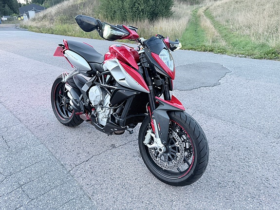 MV Agusta Rivale 800 11 of 15