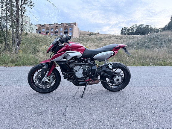 MV Agusta Rivale 800 4 of 15