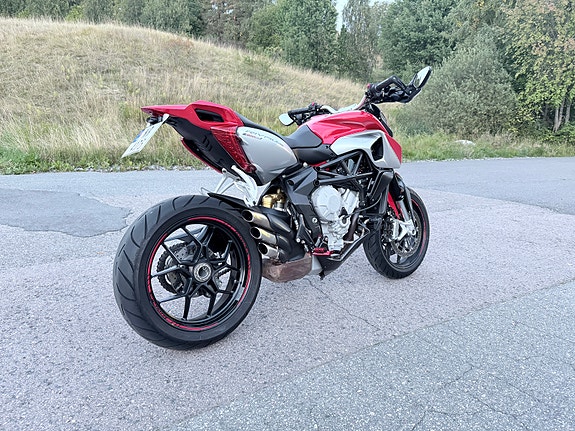 MV Agusta Rivale 800 7 of 15