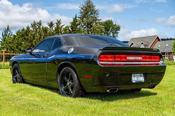 Dodge Challenger 12 of 24