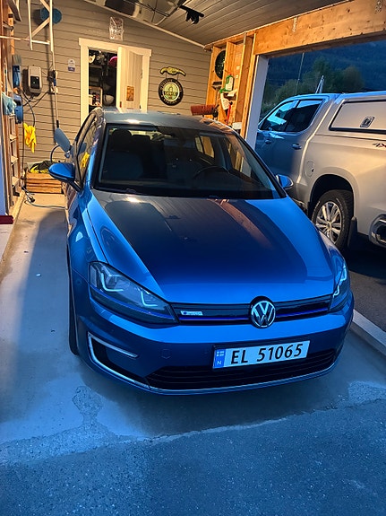 Volkswagen e-Golf VII 3 of 5