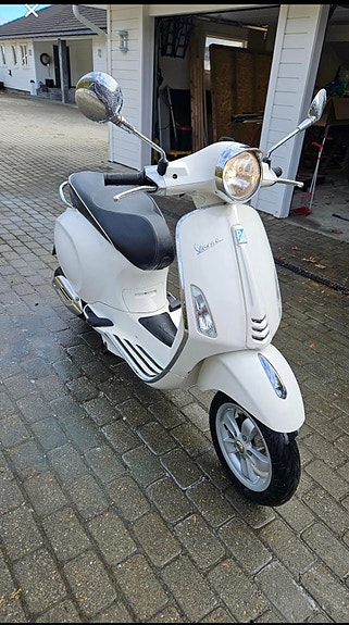 Vespa Primavera 50 3 of 8