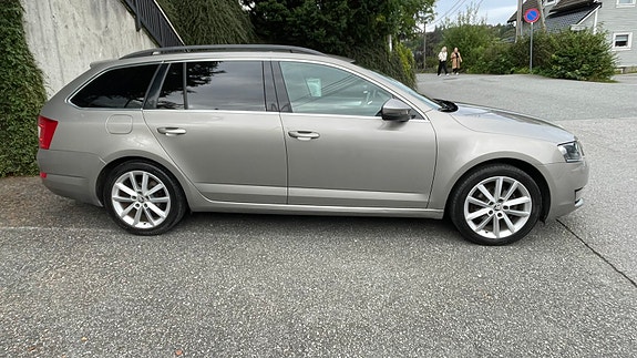 Skoda Octavia 2 of 9