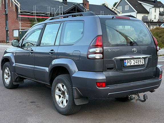 Toyota Land Cruiser 7 of 19