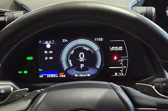 Lexus UX300e 14 of 20