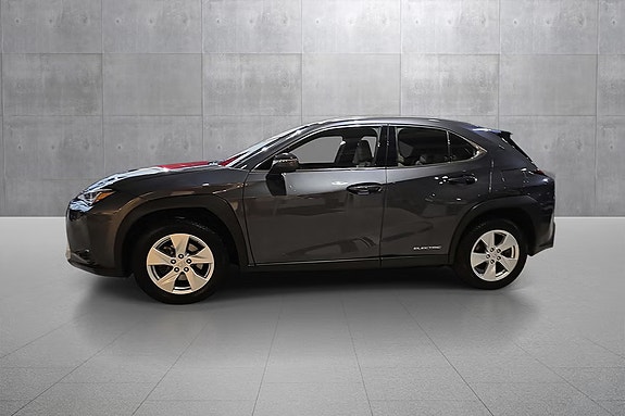 Lexus UX300e 2 of 20