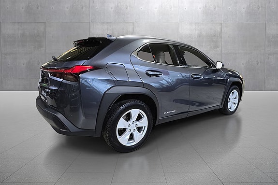 Lexus UX300e 5 of 20