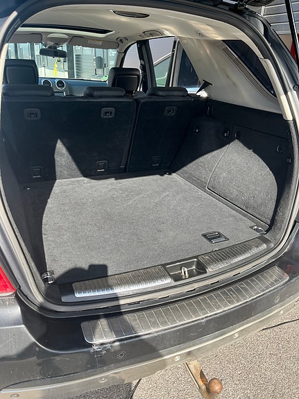 Mercedes-Benz ML320 4 of 17