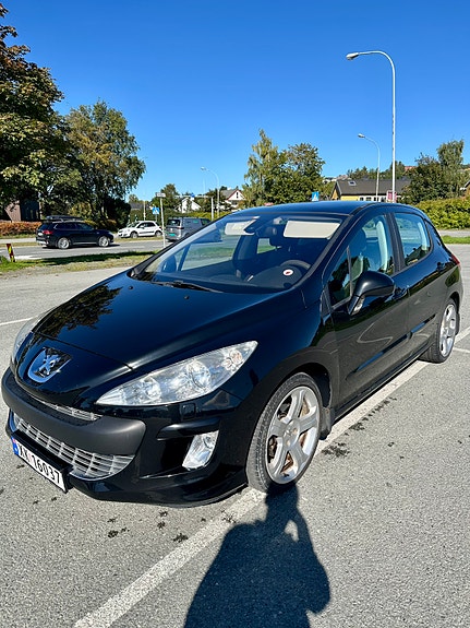 Peugeot 308 2 of 11