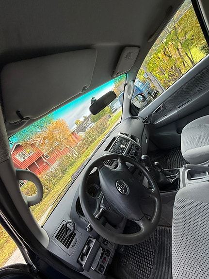 Toyota HiLux 11 of 18
