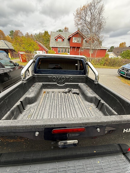 Toyota HiLux 13 of 18