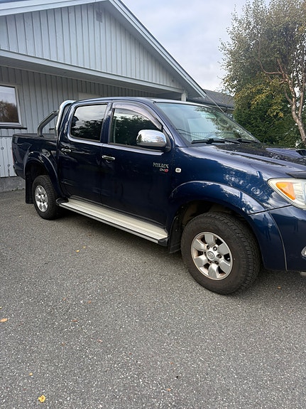Toyota HiLux 3 of 18