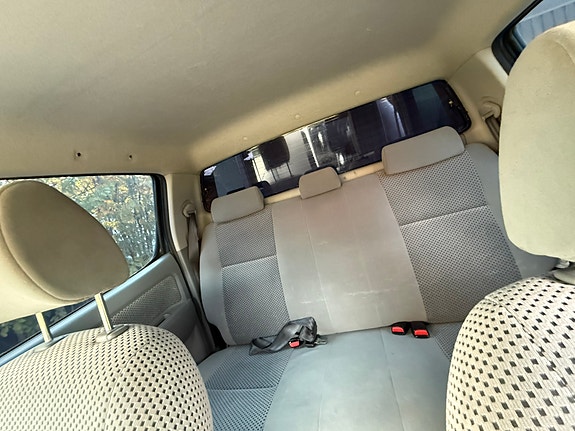 Toyota HiLux 18 of 18