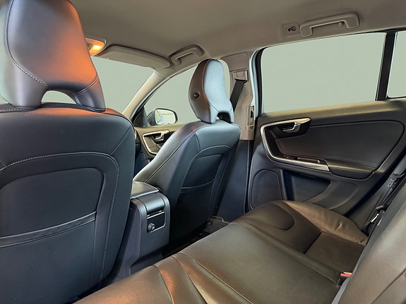 Volvo V60 12 of 30