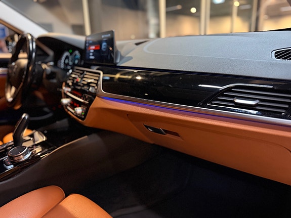 BMW 530e 15 of 30