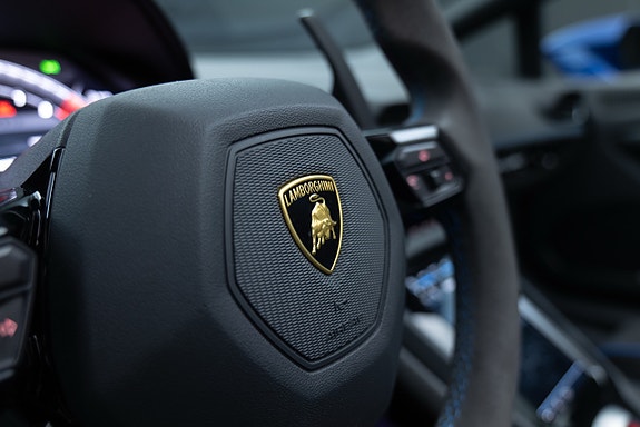 Lamborghini Huracan Spyder 27 of 30