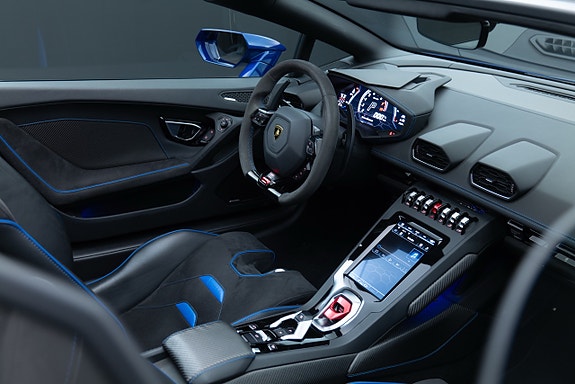 Lamborghini Huracan Spyder 20 of 30