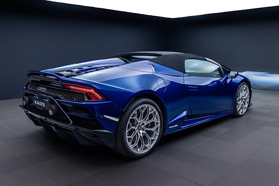 Lamborghini Huracan Spyder 10 of 30