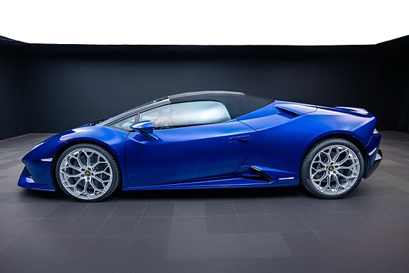 Lamborghini Huracan Spyder 15 of 30