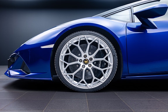Lamborghini Huracan Spyder 12 of 30