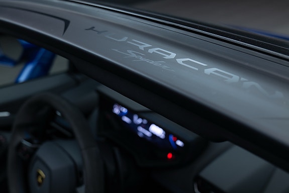 Lamborghini Huracan Spyder 23 of 30