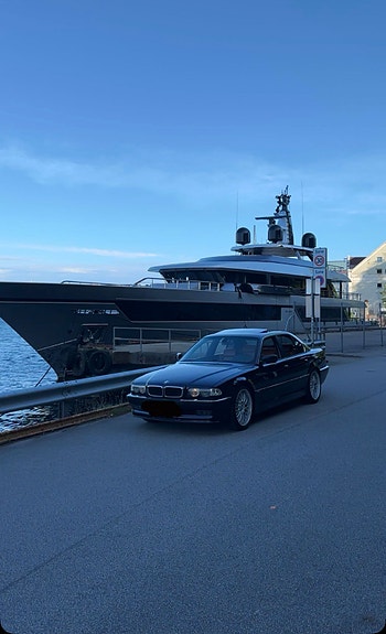 BMW 728i 3 of 16