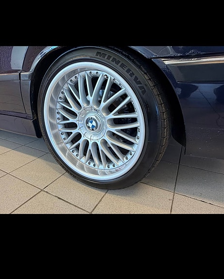 BMW 728i 13 of 16