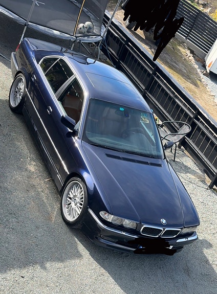 BMW 728i 4 of 16
