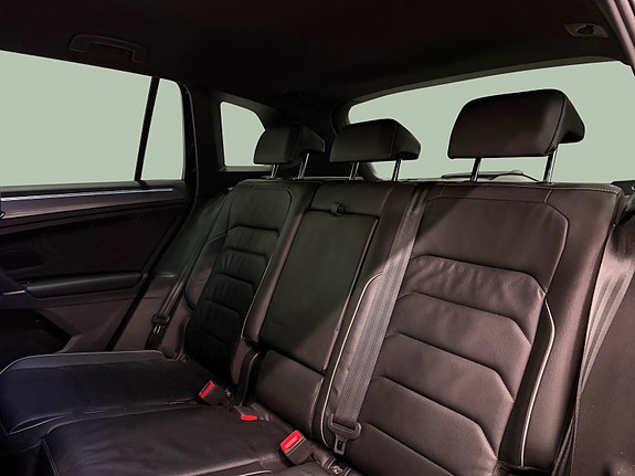 Volkswagen Tiguan 13 of 30