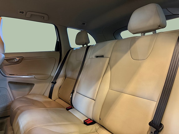 Volvo XC60 11 of 30