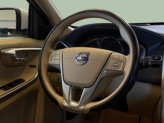 Volvo XC60 14 of 30