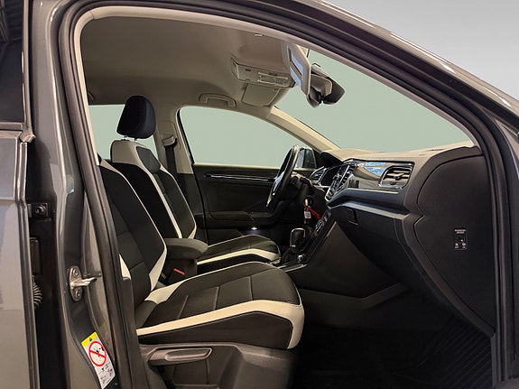 Volkswagen T-Roc 10 of 30