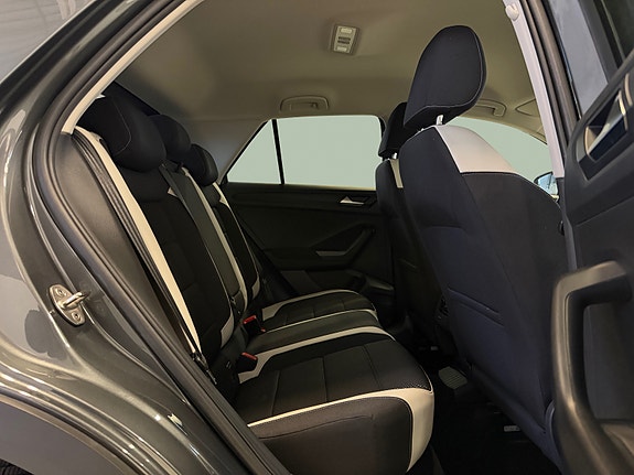 Volkswagen T-Roc 14 of 30