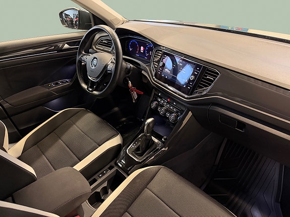 Volkswagen T-Roc 15 of 30