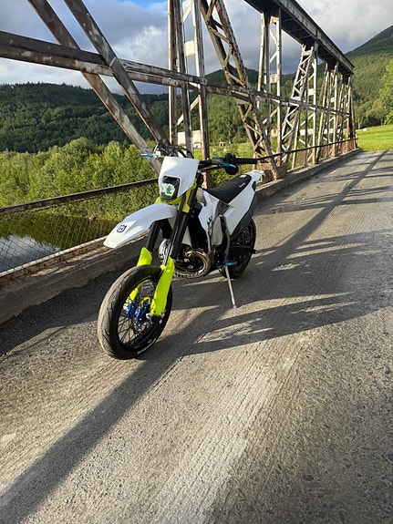 Husqvarna TE 300i 4 of 10
