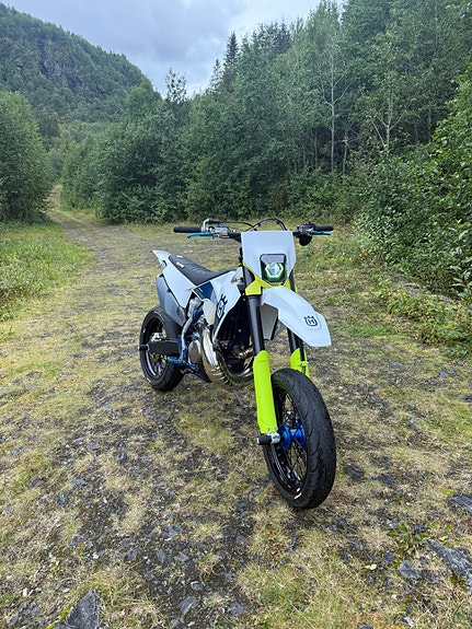 Husqvarna TE 300i 2 of 10
