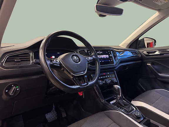 Volkswagen T-Roc 14 of 30