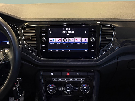 Volkswagen T-Roc 18 of 30