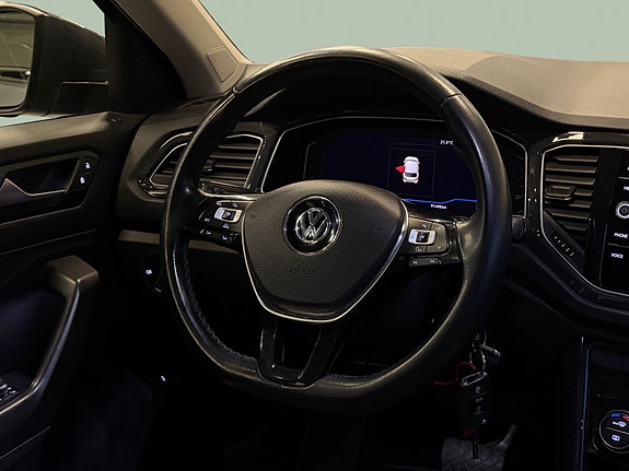 Volkswagen T-Roc 16 of 30