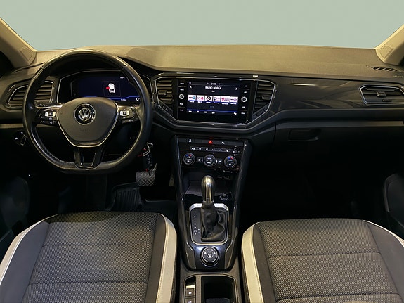 Volkswagen T-Roc 15 of 30