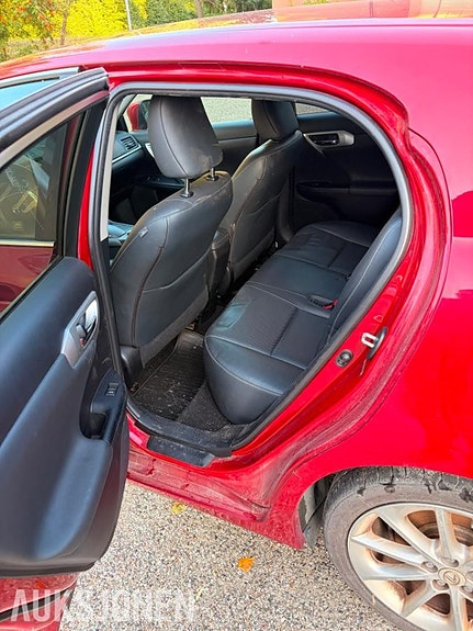 Lexus CT200h 8 of 13