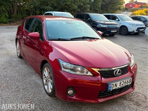 Lexus CT200h 2 of 13